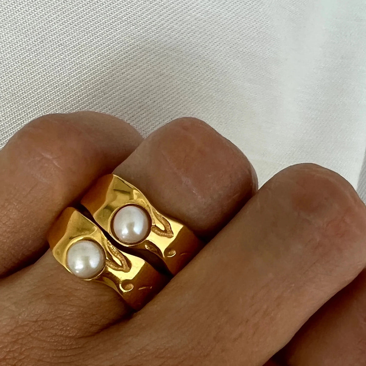 Zircon High Polished Geometric Round Chunky  Rings
