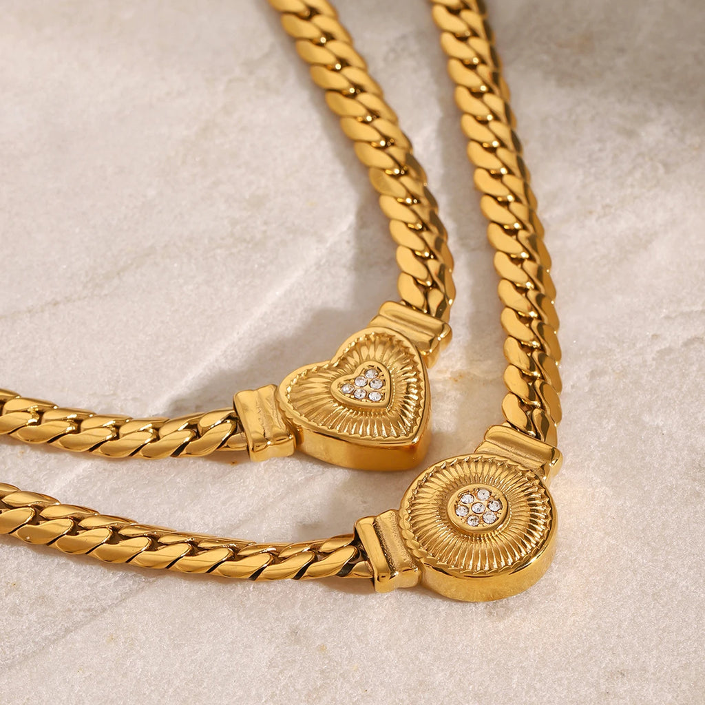 Retro Ribbed Round Pendant Necklace