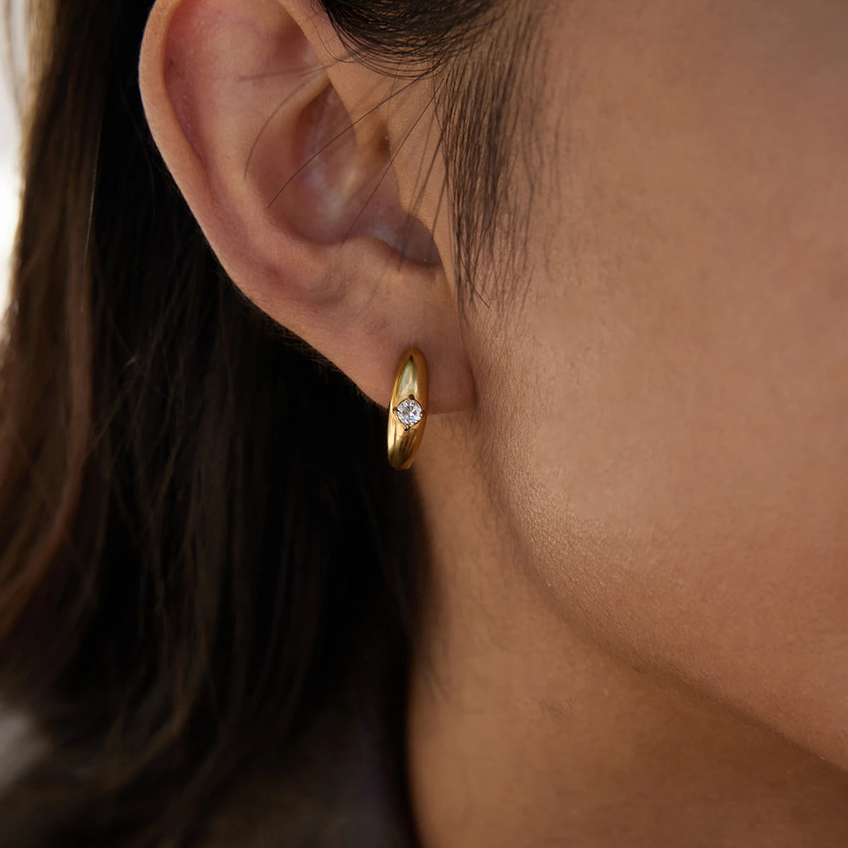 Kika Simple Classic Round White Zircon U-shape Hoop Earrings
