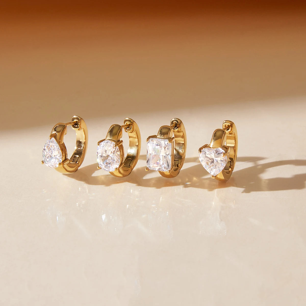 Kika Minimalist Classic  Inlay Droplet Shaped Zircon Ear Clip