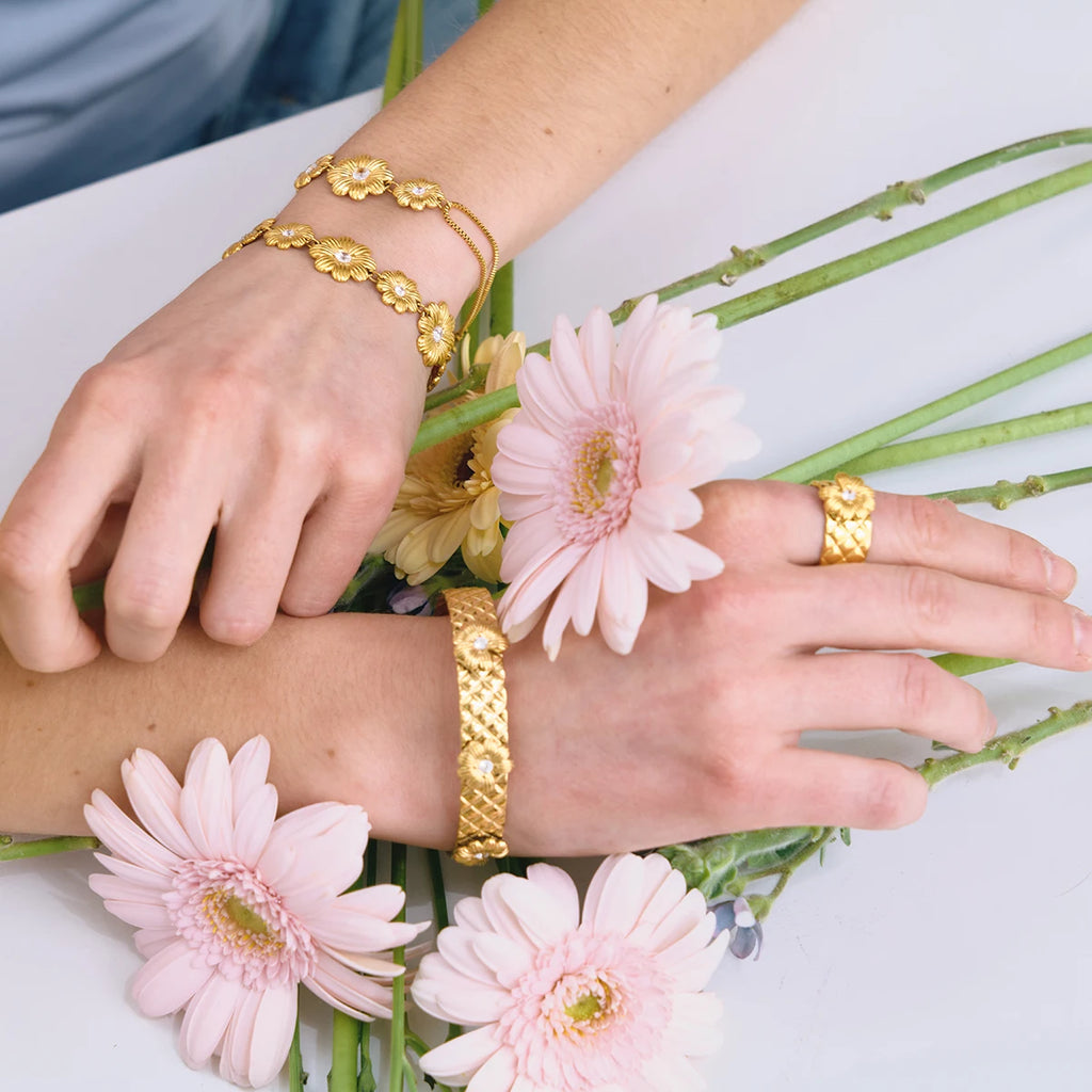 Daisy Flower Necklace Bracelet Earrings With White Zircon Accents