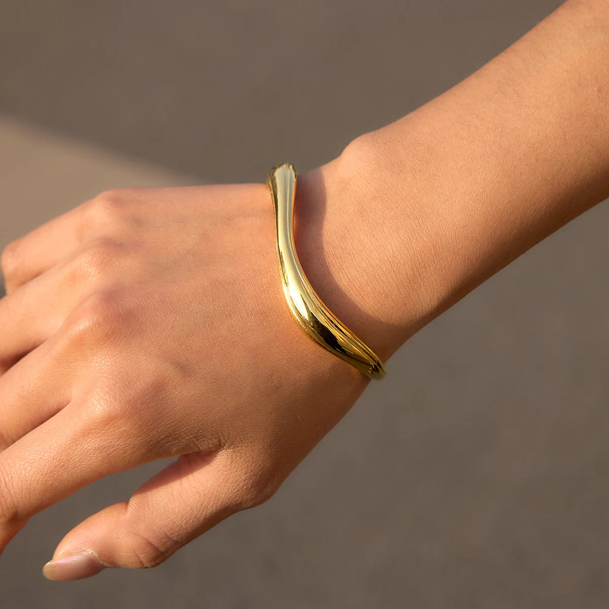 KIKA Minimalist Gold Color Geometric Wave-Shaped Open Bracelet For Women 18K PVD Gold-plated Delicate Bracelets Jewelry Gifts