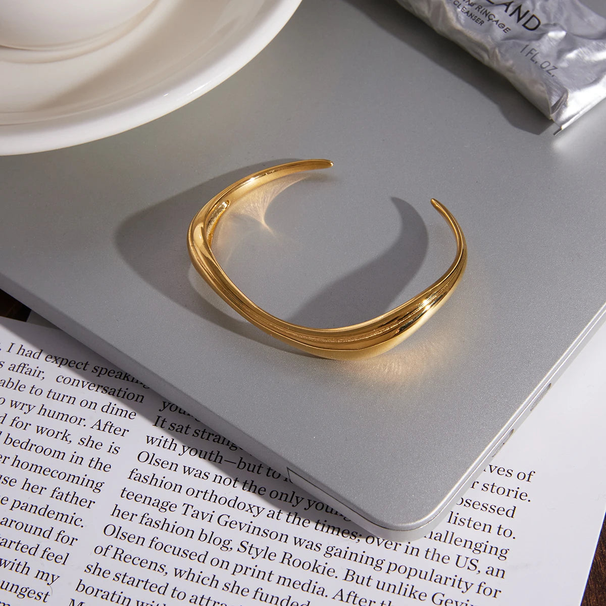 KIKA Minimalist Gold Color Geometric Wave-Shaped Open Bracelet For Women 18K PVD Gold-plated Delicate Bracelets Jewelry Gifts