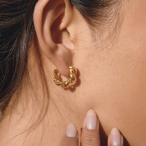 Kika Classic Glossy Hollow Out Wrapped Wave Earrings