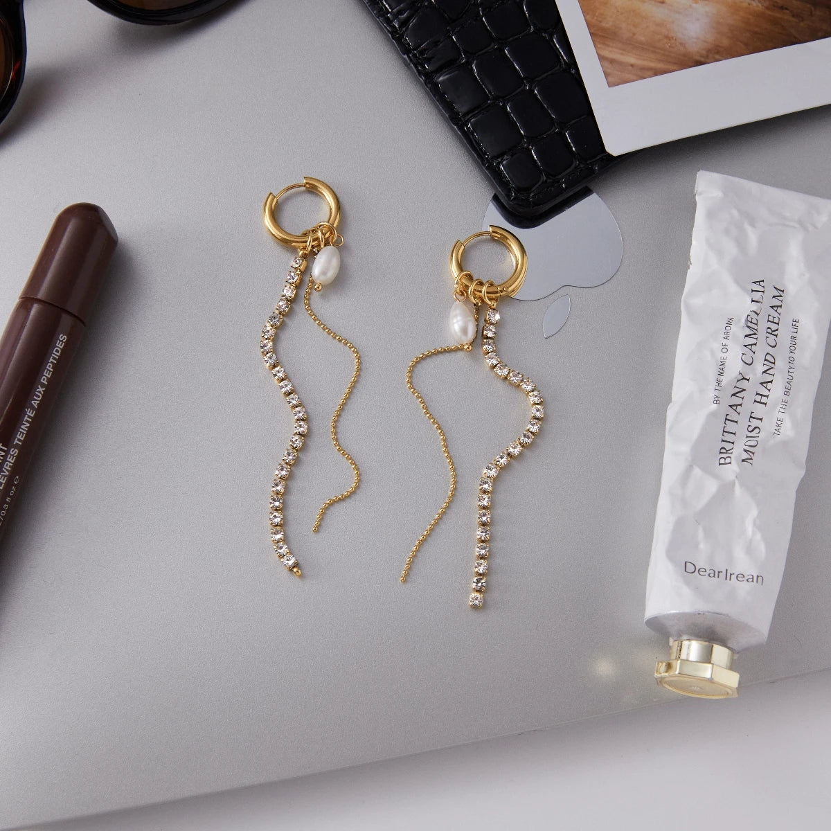 Kika Elegant  Freshwater Pearl Pendant White Rhinestone Tassel Earrings