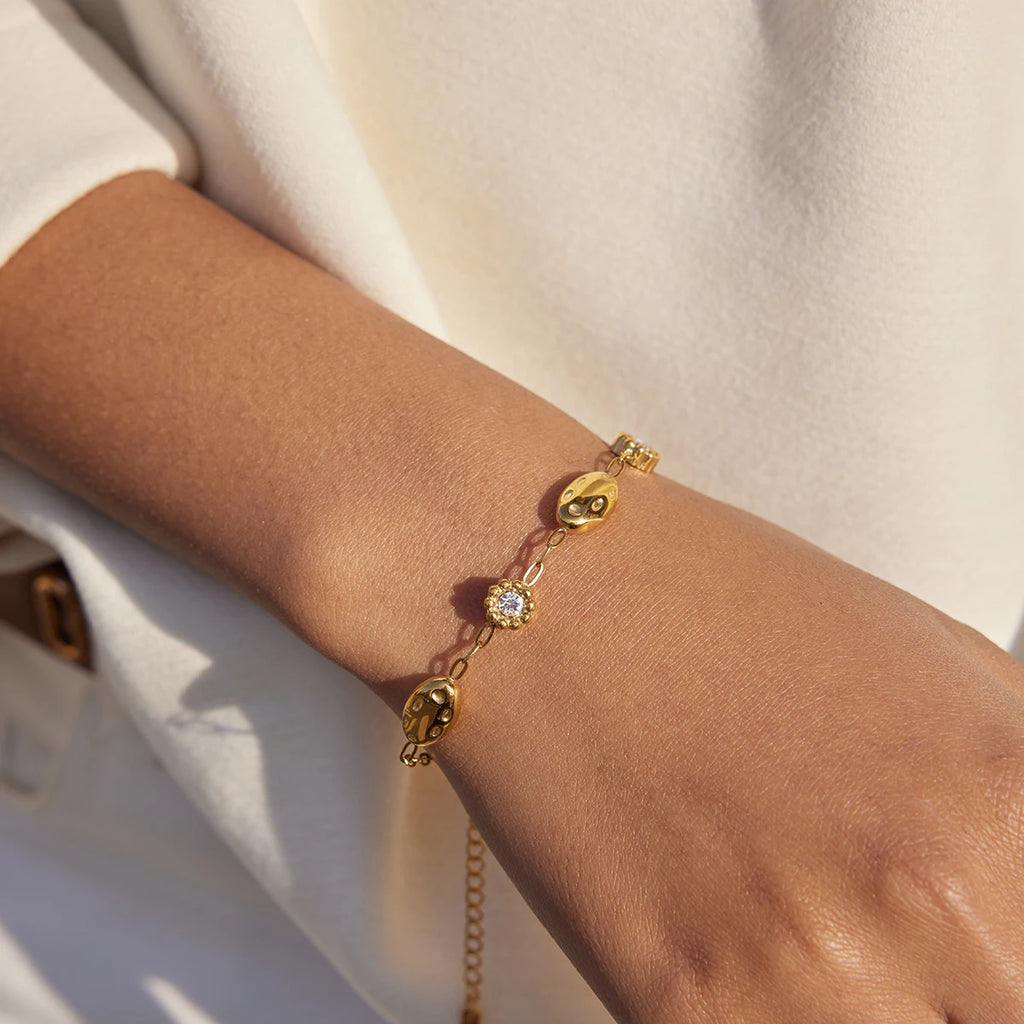 KIKA Classic 18K Plated White Rhinestone Flower Geometric Bracelet Waterproof Stainless Steel 316L