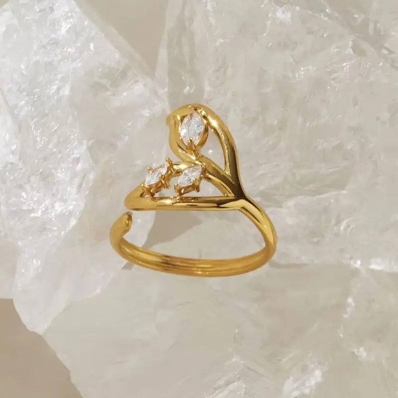 Kika Delicate Fish Tail With White Zircon Opening Ring