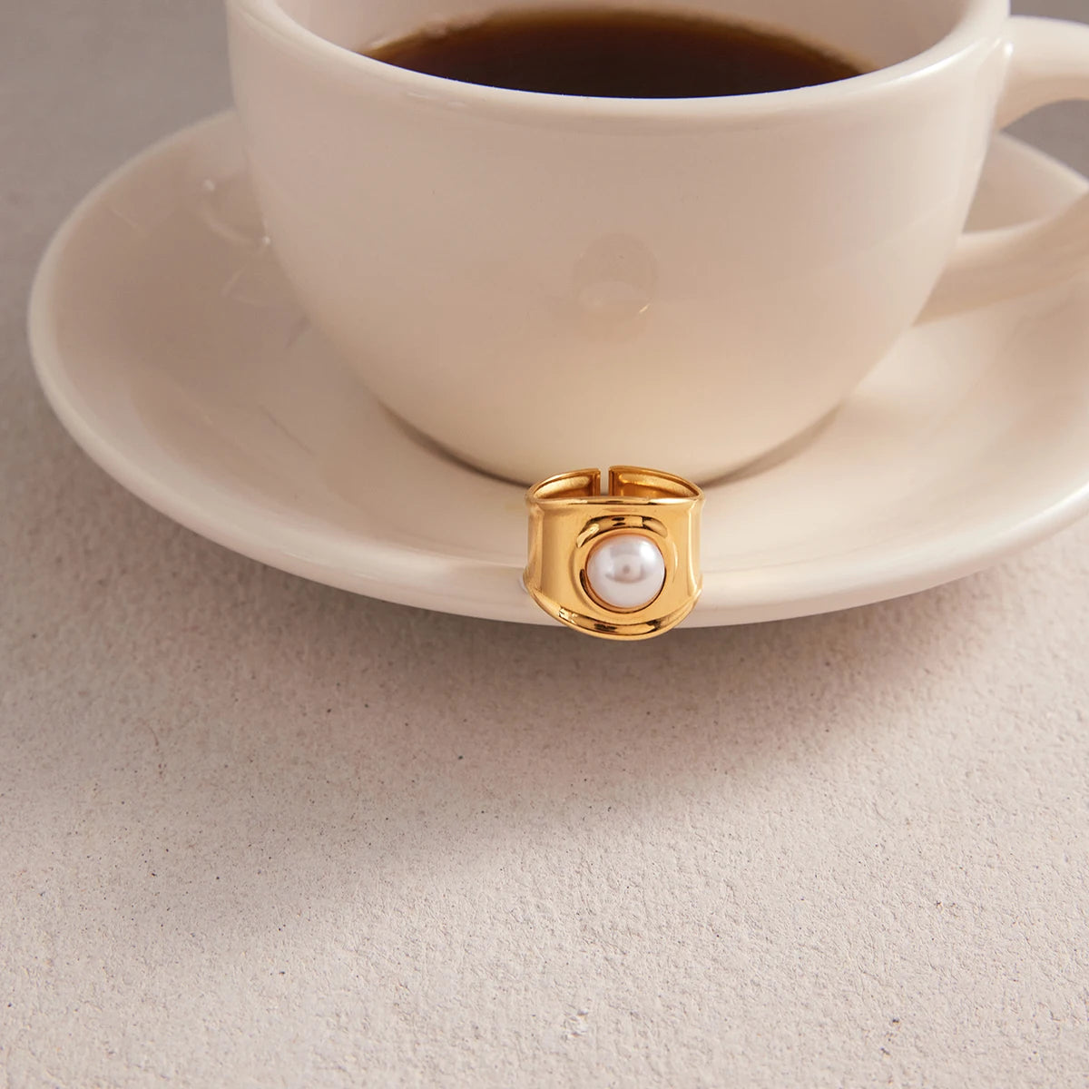 Kika classic Acrylic Pearl Wide-band Opening Ring