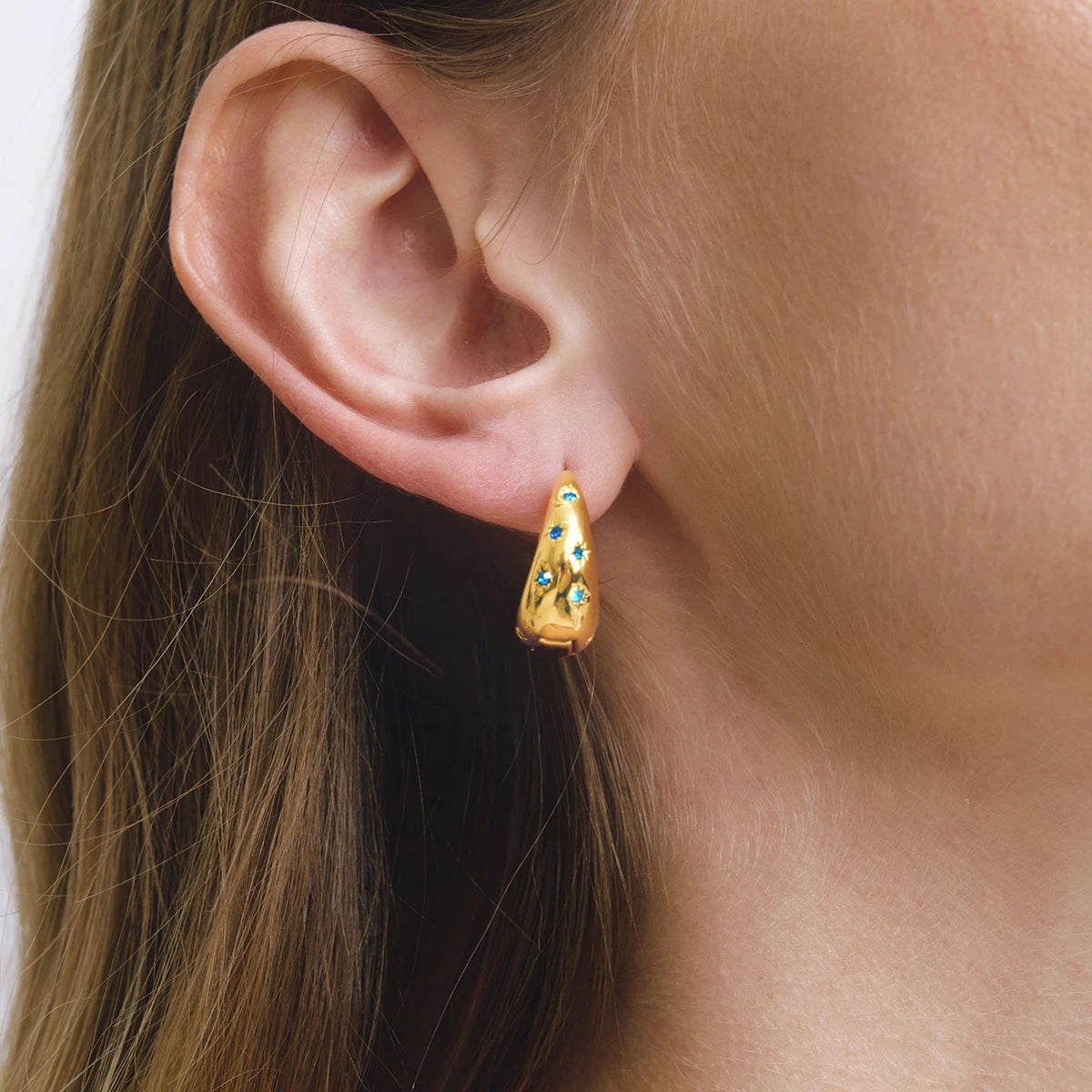 Earring With White Rhinestone