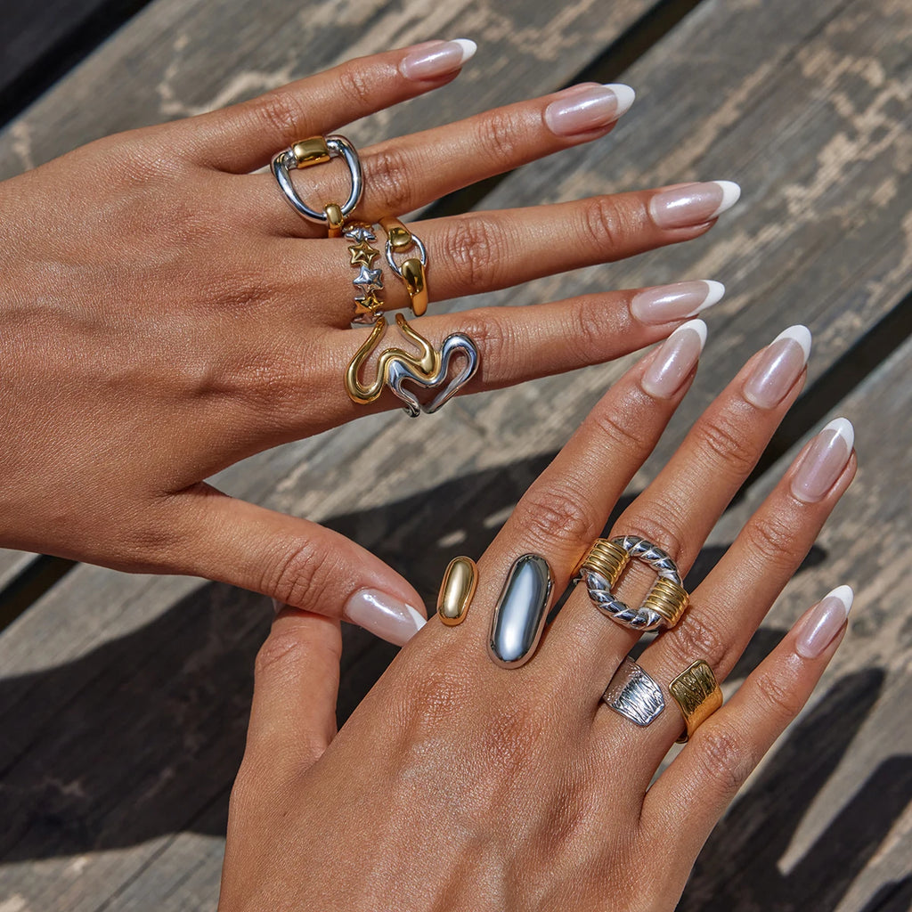 Kika Simple Classic Two tone Rib Fried Dough Twists Hollow out Ring