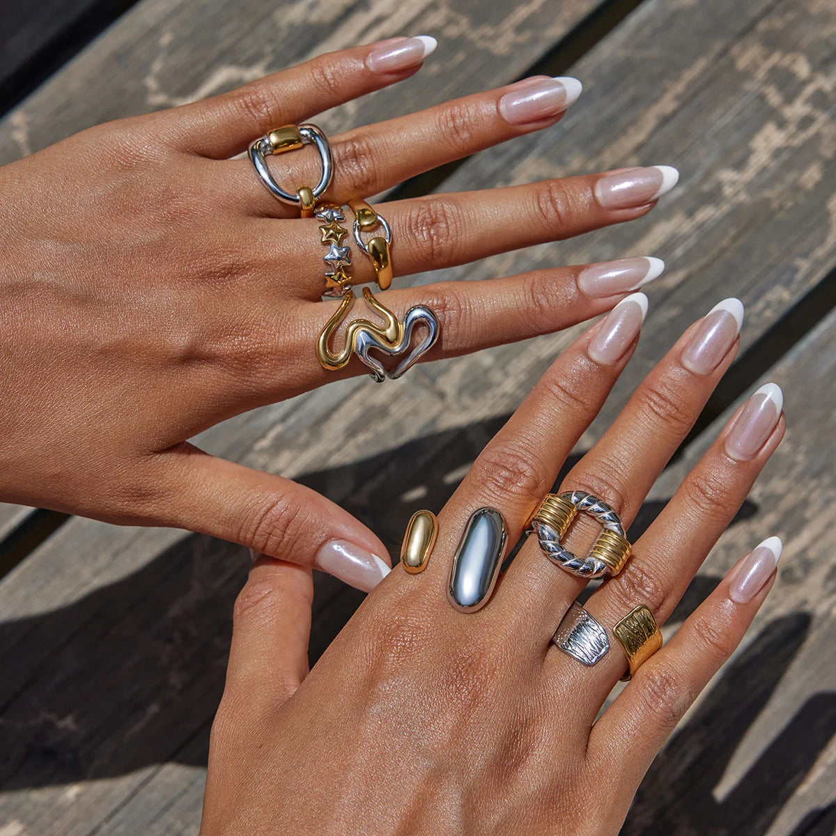 Kika Simple Classic Two tone Rib Fried Dough Twists Hollow out Ring