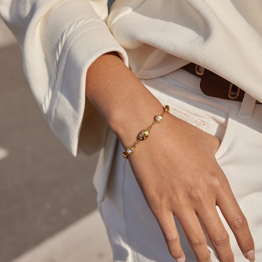 KIKA Classic 18K Plated White Rhinestone Flower Geometric Bracelet Waterproof Stainless Steel 316L
