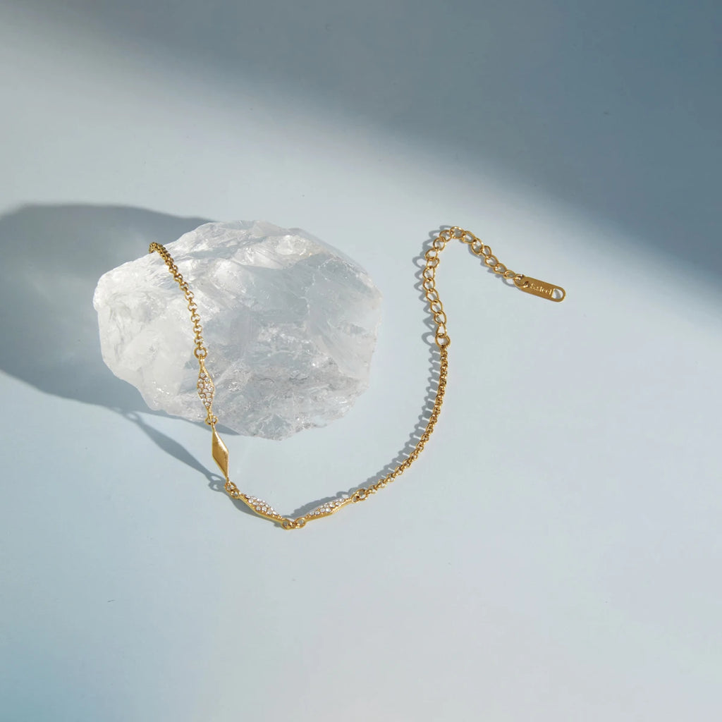 Kika Delicate Geometric White Rhinestones Bracelet