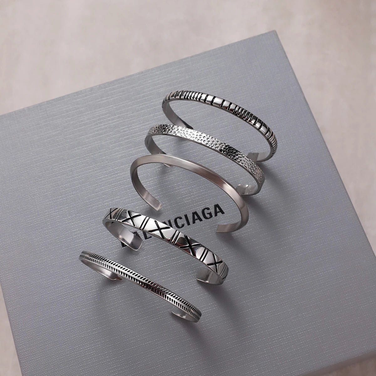 Retro Sawtooth Pattern Smearing Bracelet
