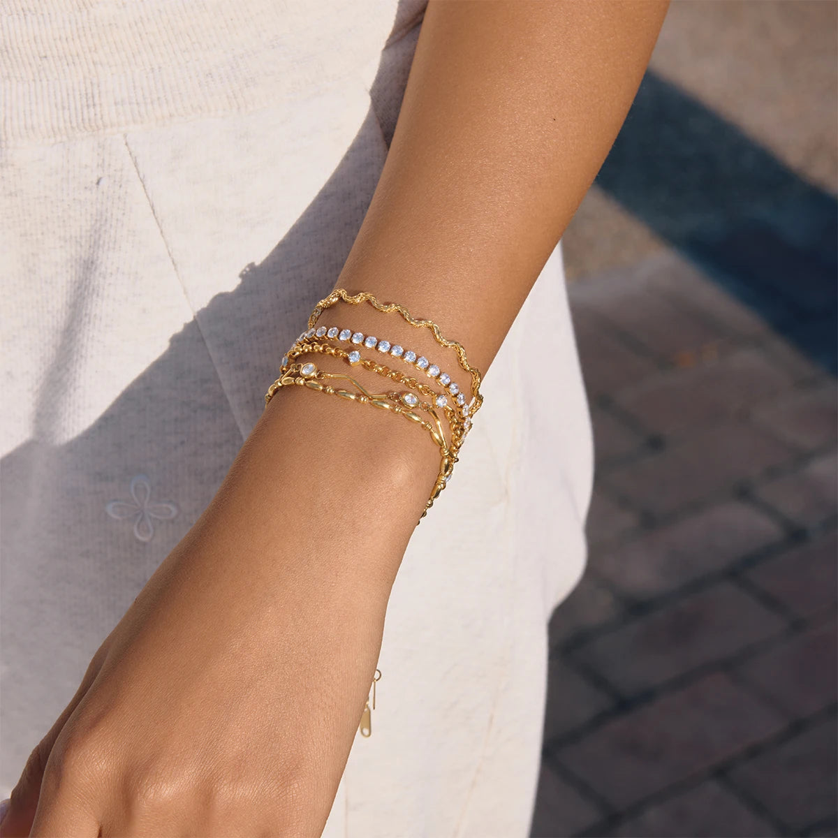 Classic Wavy Chain White Round Zircon Bracelet
