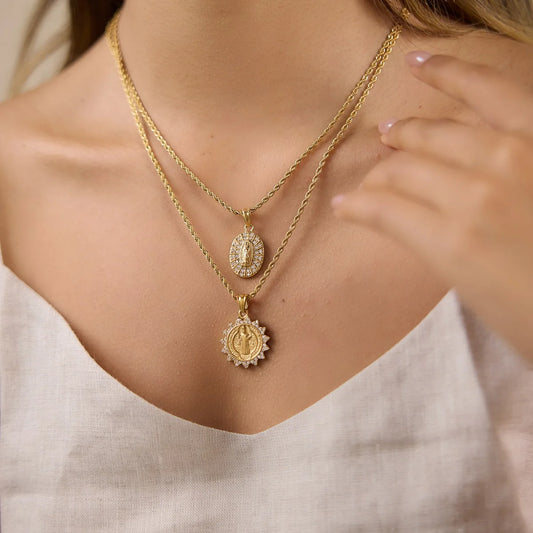 Kika Delicate White Zircon Relief Figure Pendant Sun Shaped Fried Dough Twists Chain Necklace