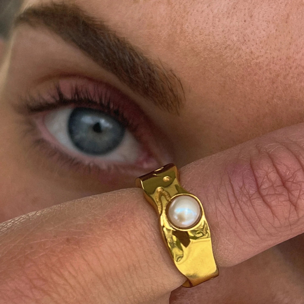 Zircon High Polished Geometric Round Chunky  Rings