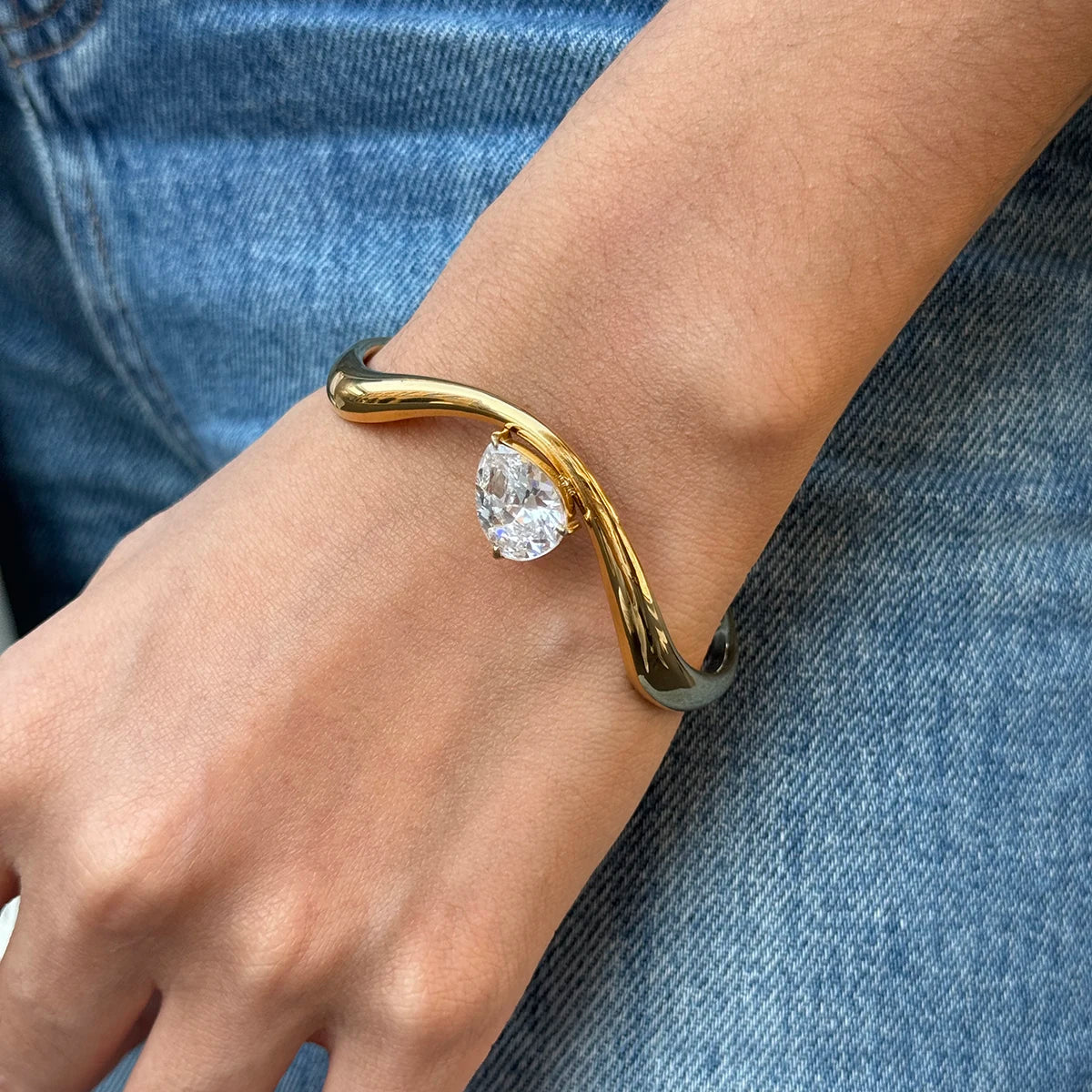 Kika Classic 18K Plated Gold Color Water Droplet White Zircon Wave Opening Bracelet Women Waterproof Stainless Steel Bracelets