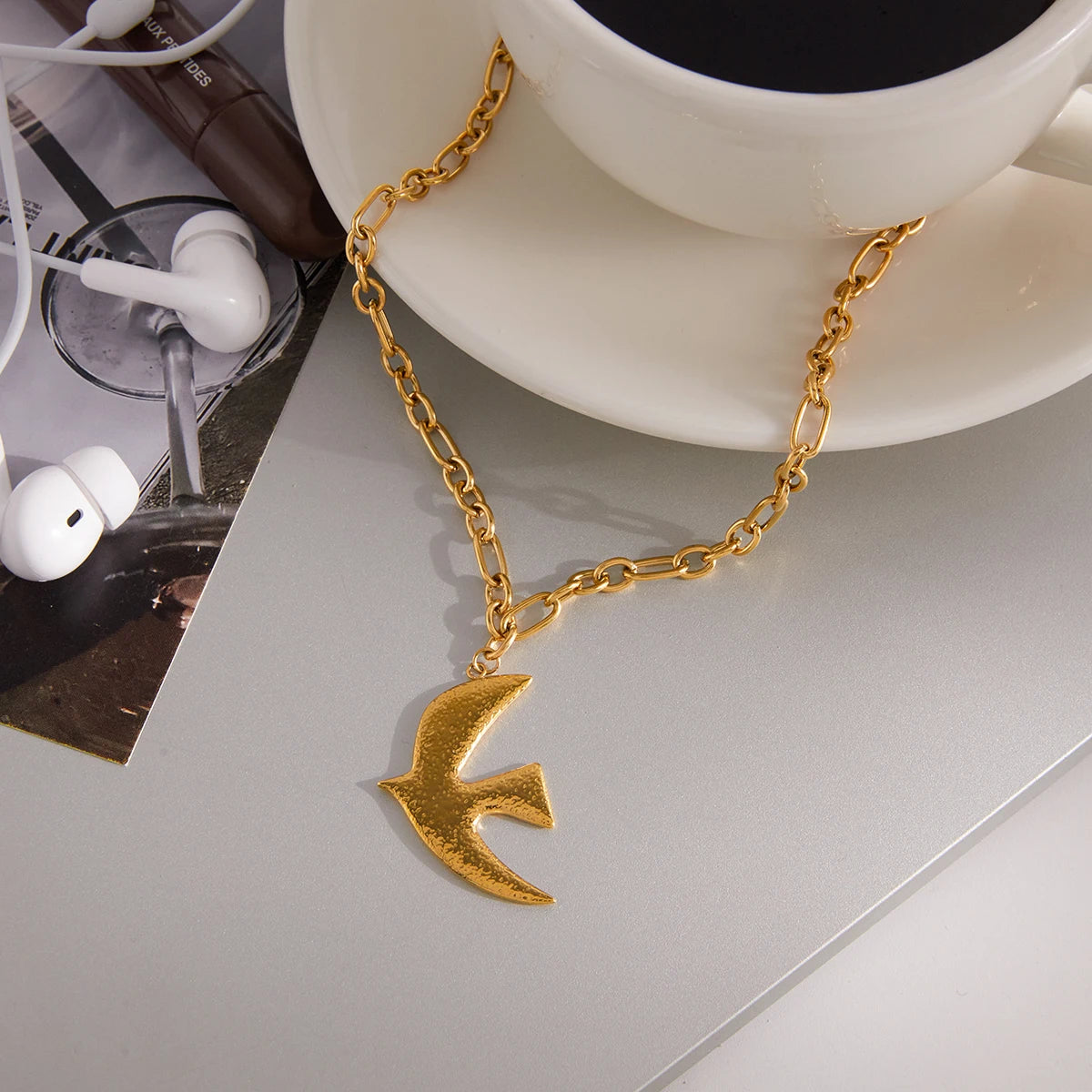 Kika Classic Flying Bird Hammer Pattern Peace Dove Pendant Necklace