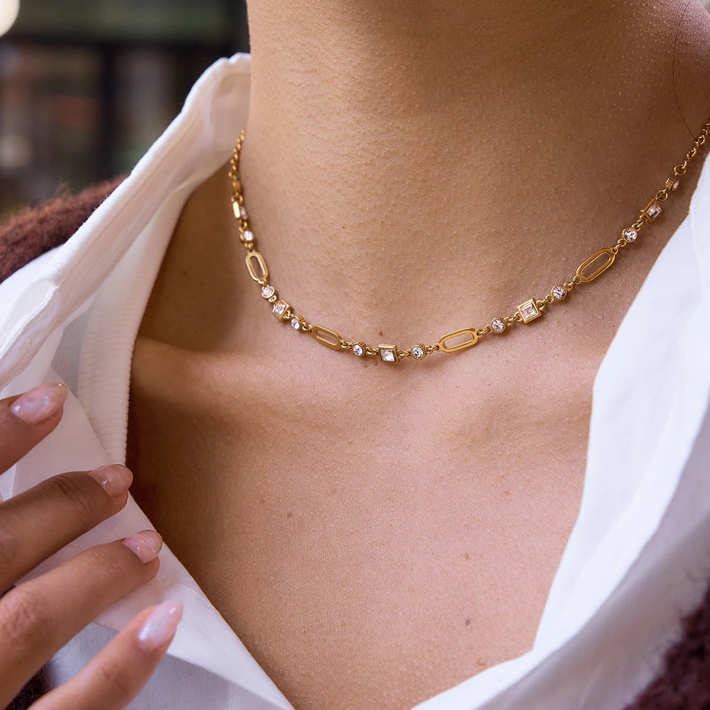 Kika Classic Hollow Out Chain Necklace With White Rhinestone