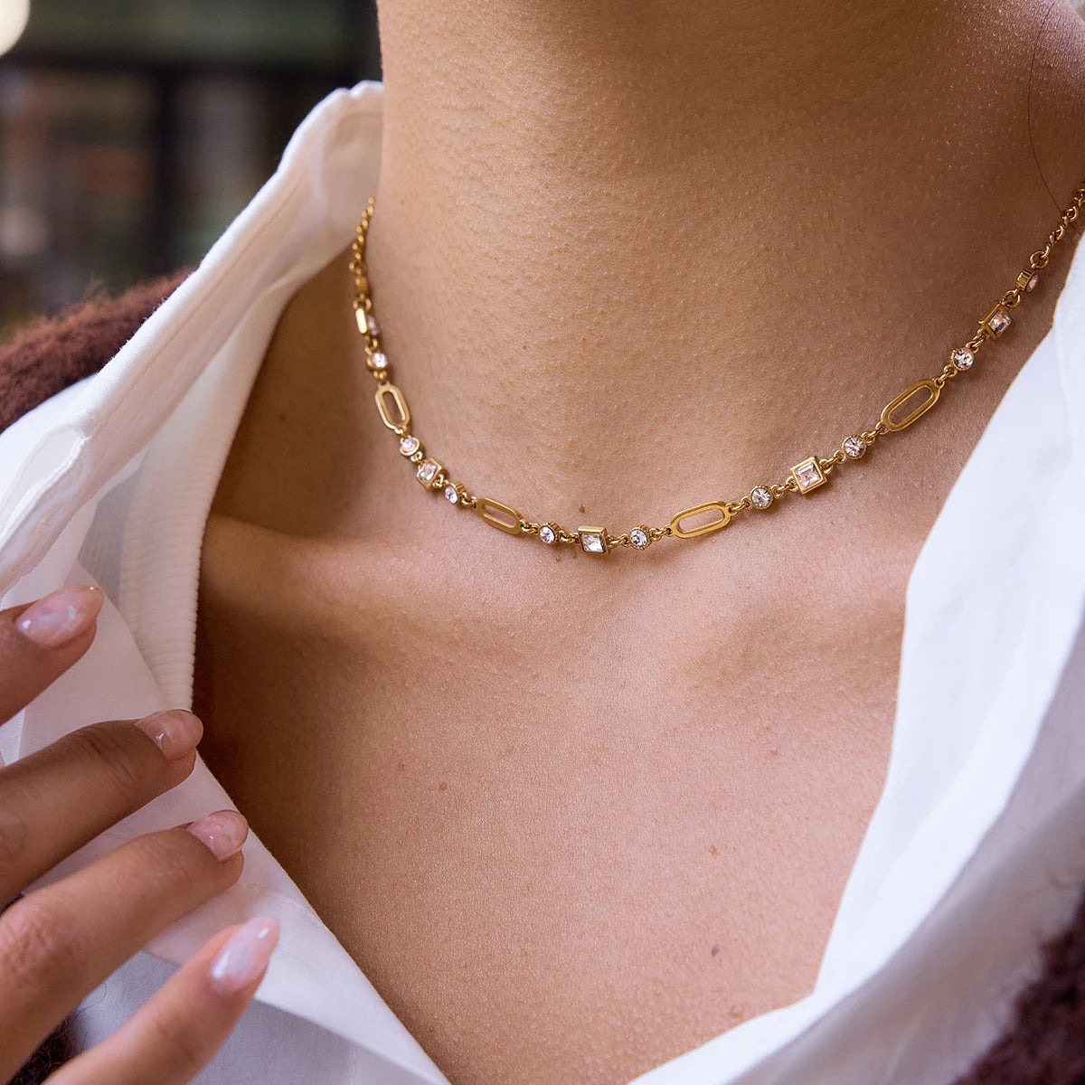 Kika Classic Hollow Out Chain Necklace With White Rhinestone