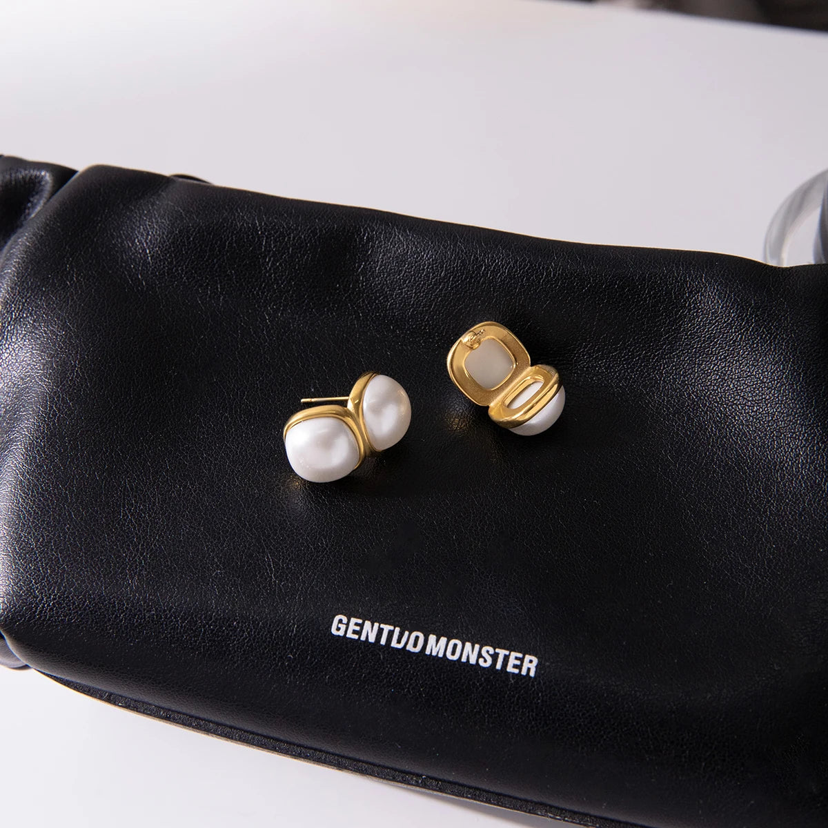 KIKA Elegant Classic 18K Gold Color PVD Plated Inlay Acrylic Pearl C-Shape Earring Hypoallergenic Stainless Steel 316L