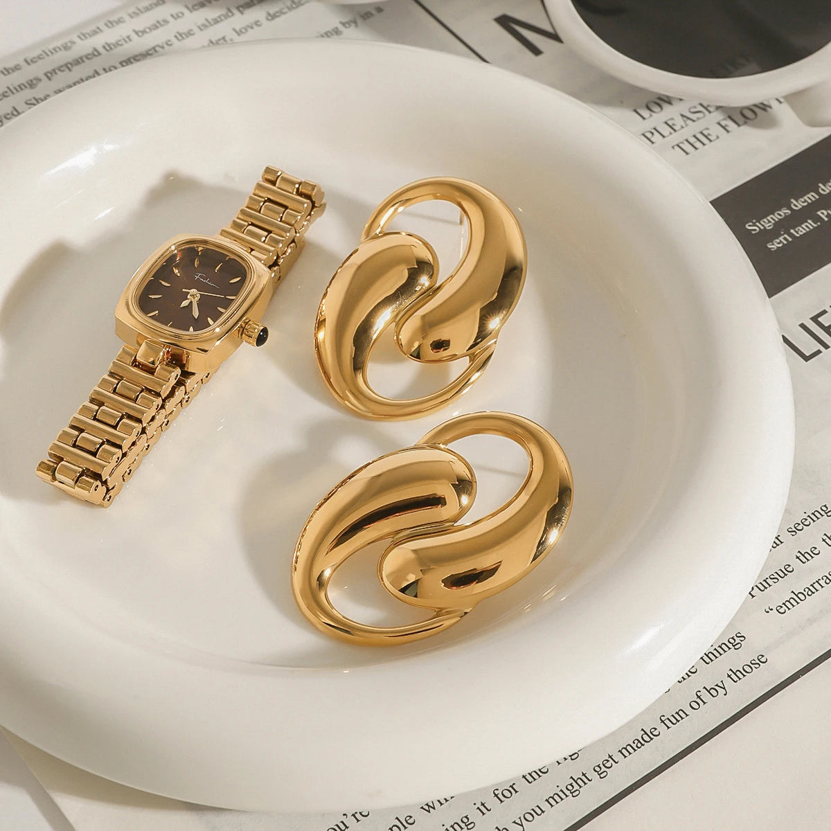Minimalist Smooth Water Drop Shaped Hollow Earrings