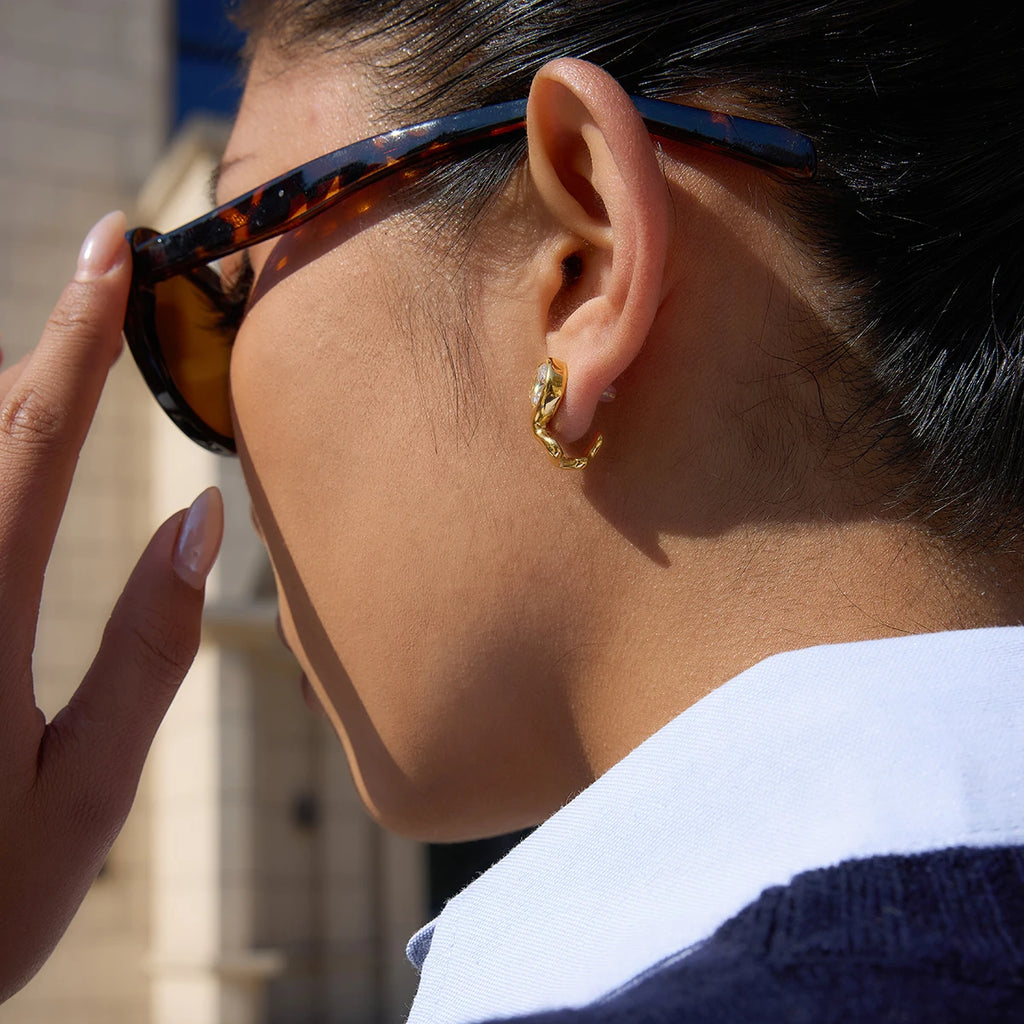 Kika White Round Zircon Wavy Geometric Earrings
