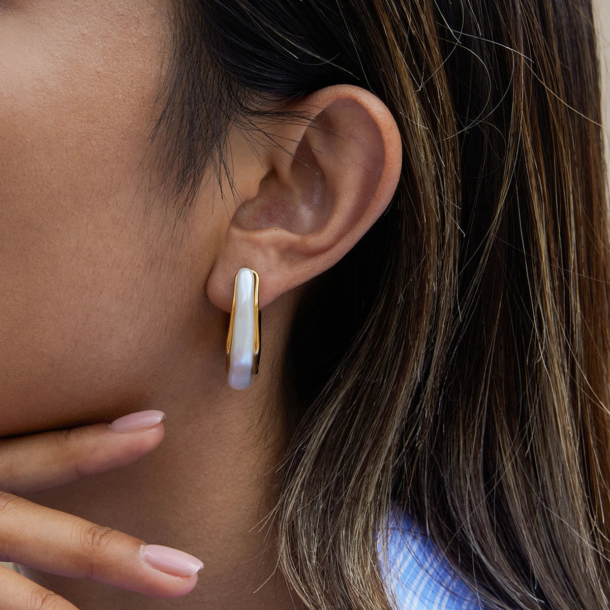 White Resin Pearl Smooth Earring Hypoallergenic Waterproof Stainless Steel