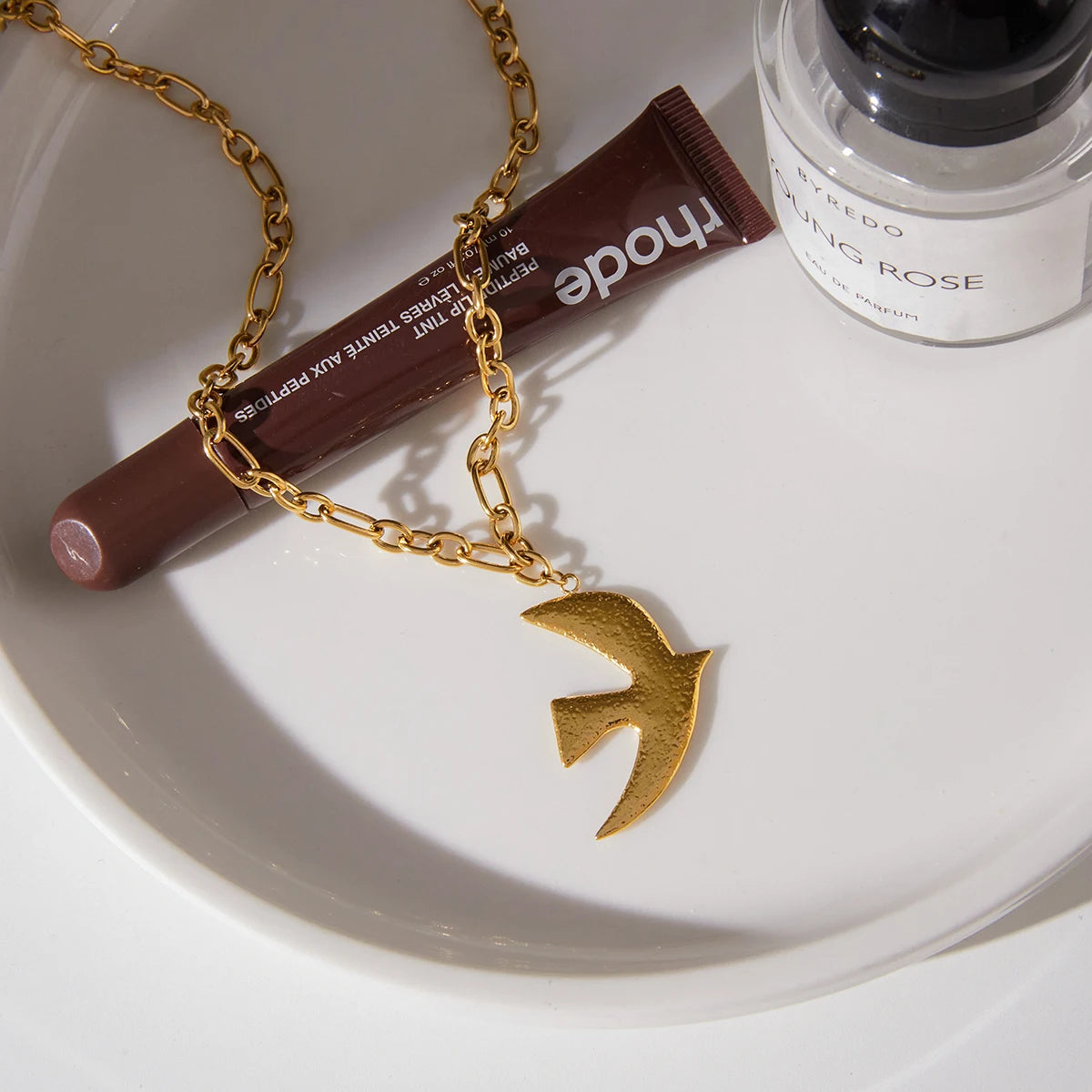 Kika Classic Flying Bird Hammer Pattern Peace Dove Pendant Necklace