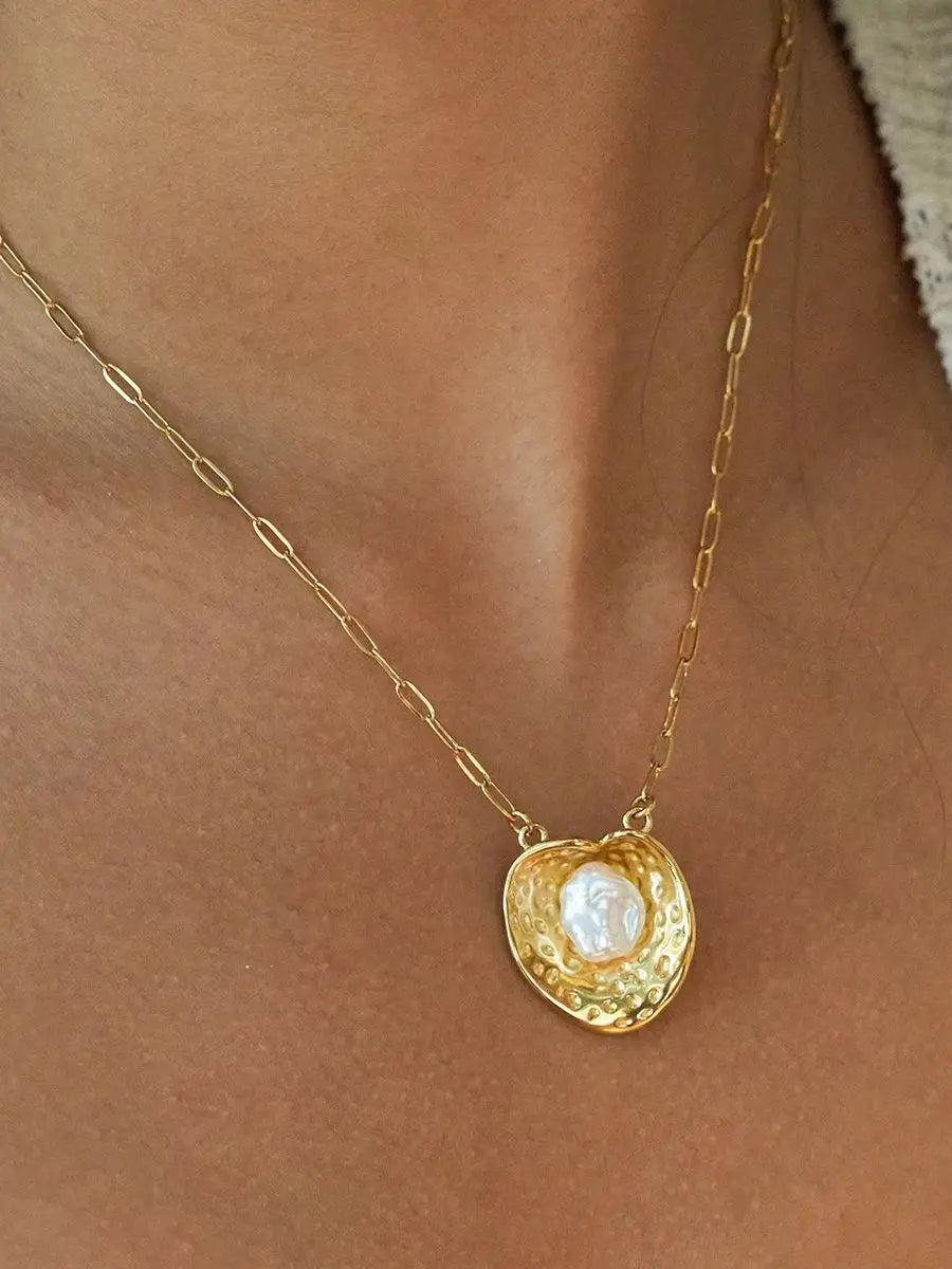 Kika Elegant Pearl Geometric Pendant Necklace