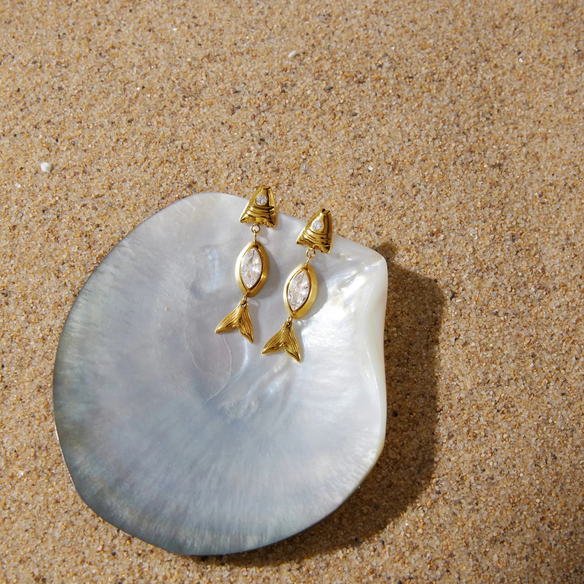 Kika Classic White Horse Eye Zircon Fish Pendant Earrings