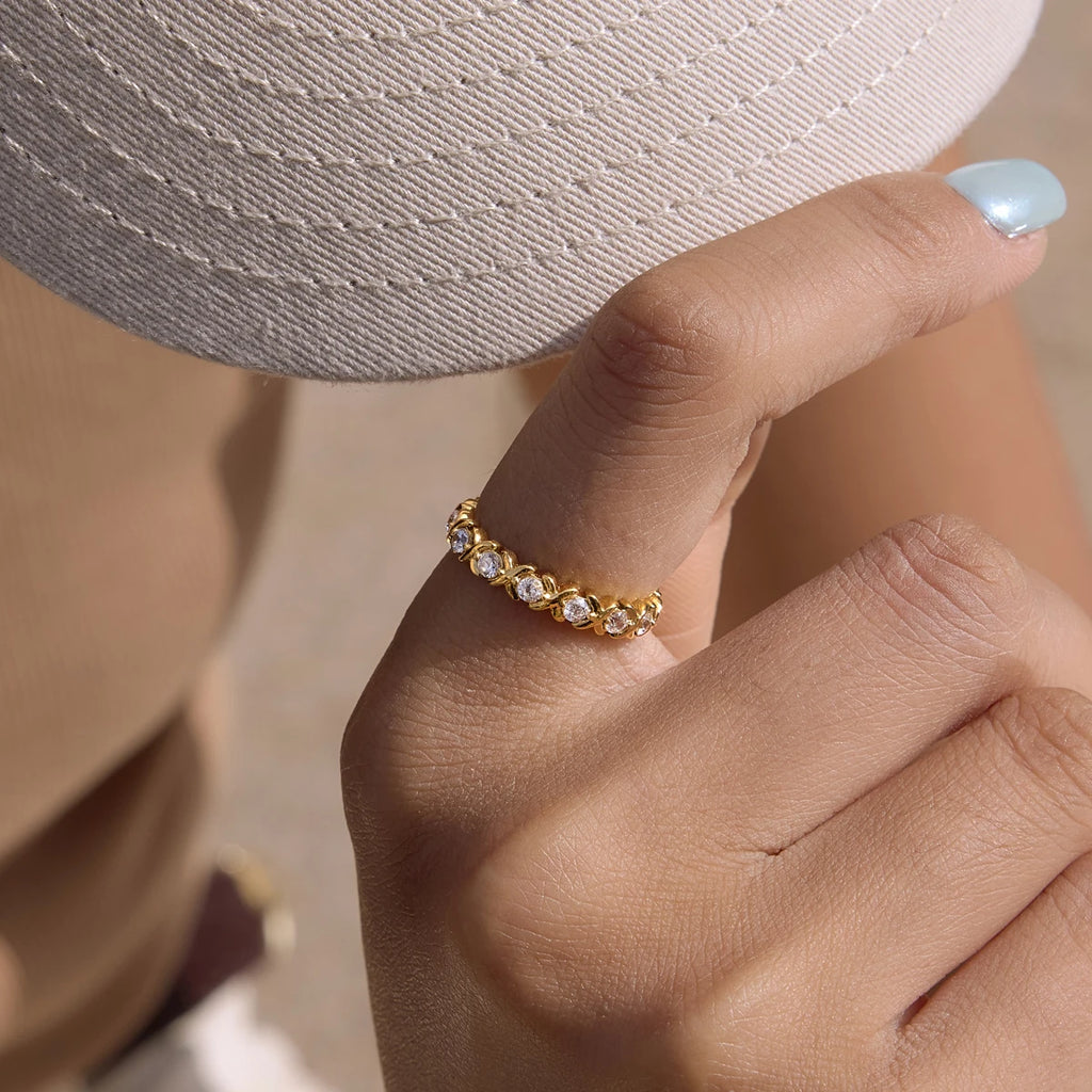 Kika Delicate Round Zircon X-Crossed Ring 18K PVD Gold Plated Stainless Steel Rings