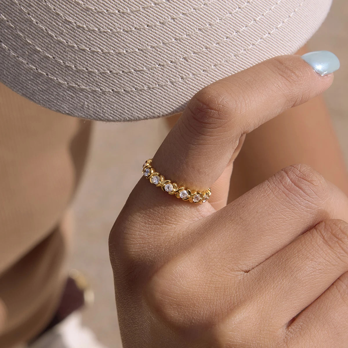 Kika Delicate Round Zircon X-Crossed Ring 18K PVD Gold Plated Stainless Steel Rings