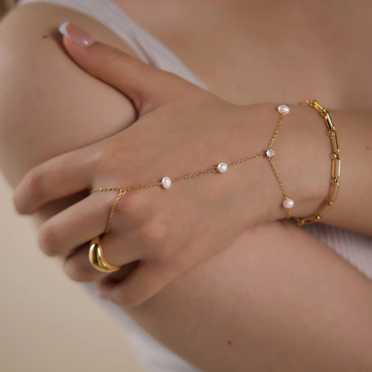 Kika Elegant Freshwater Pearl Round Zircon Finger Bracelet
