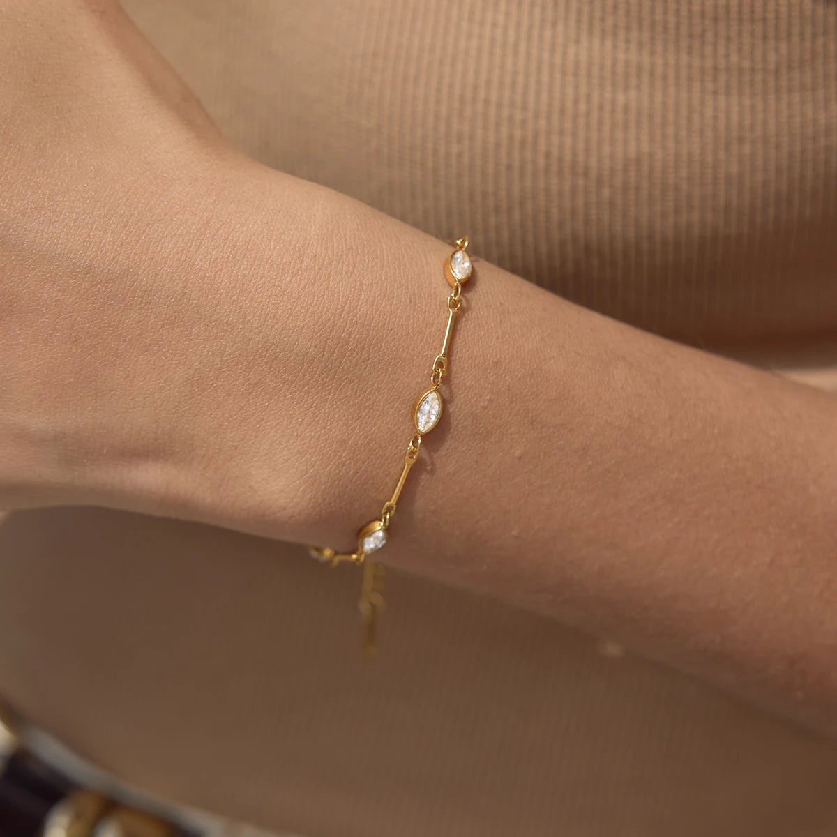 Kika Delicate White Round Water Droplets Zircons Paperclip Chain Bracelets