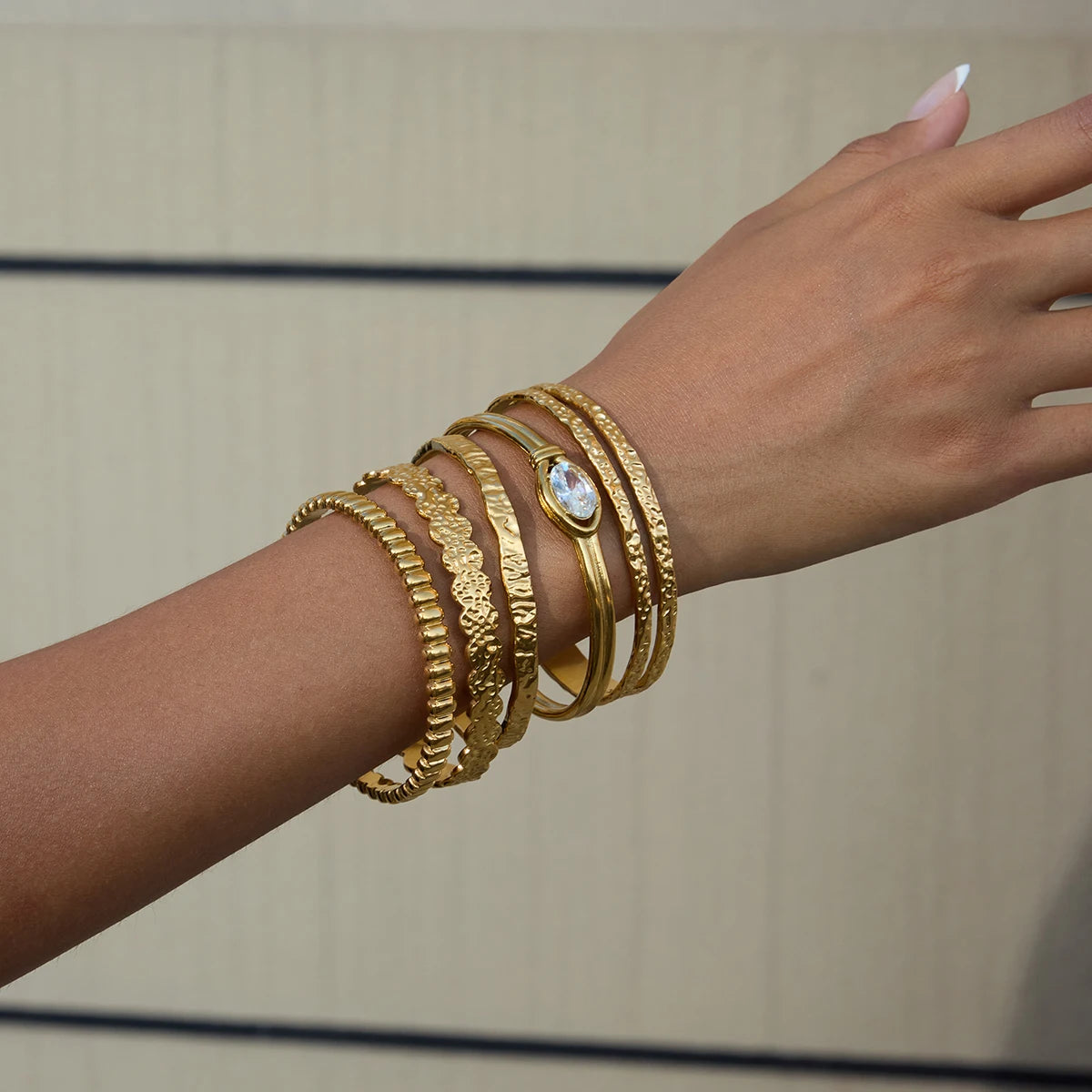 KIKA Minimalist 18K Gold Color Plated Stainless Steel Hammer Pattern Double Layer Bracelet Foldable Wrinkle Bracelet Women's