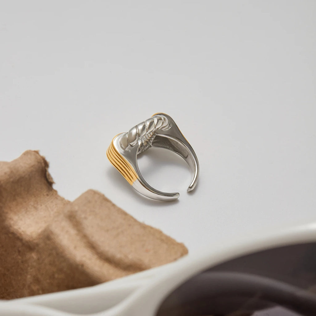 Kika Simple Classic Two tone Rib Fried Dough Twists Hollow out Ring