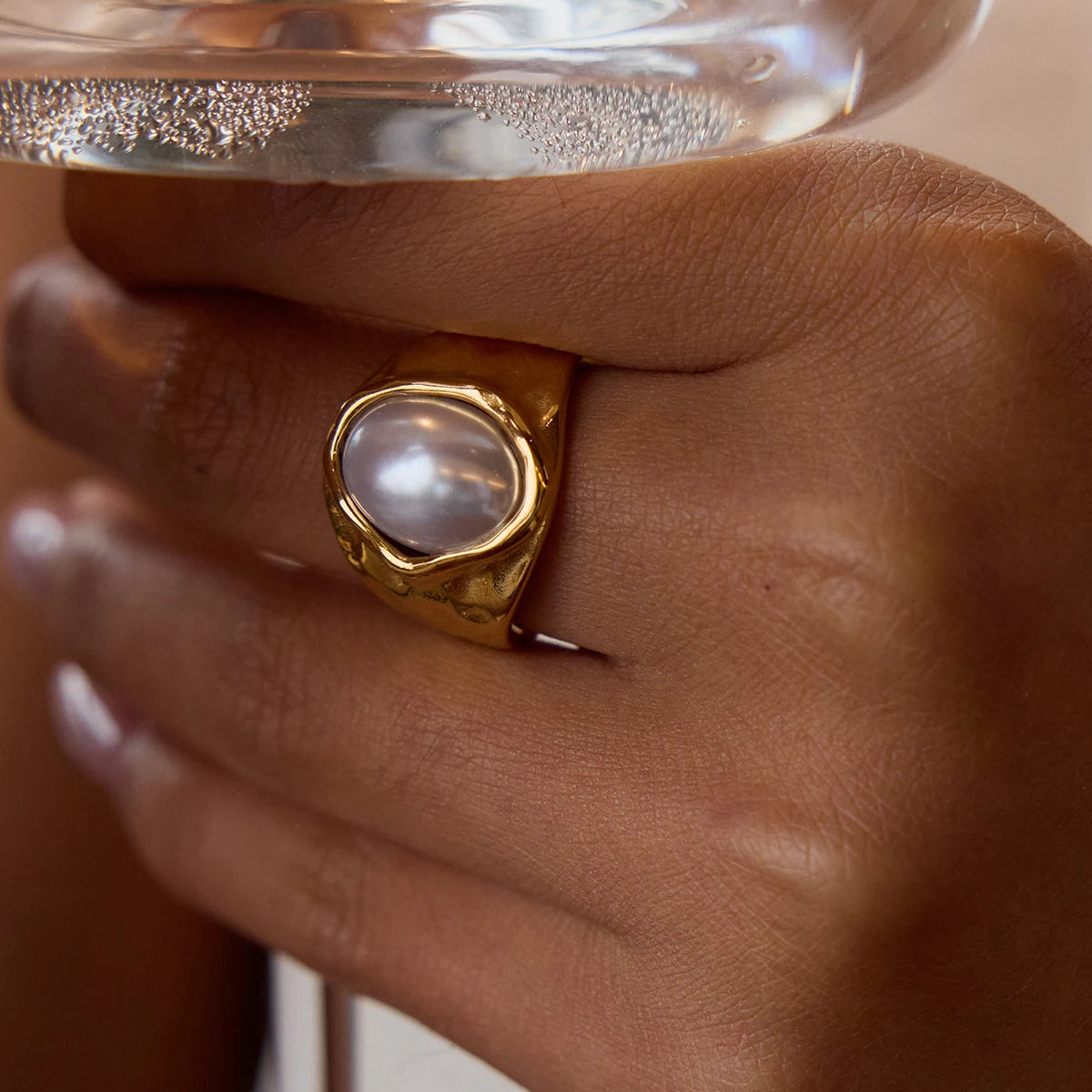 Kika Simple Classic 18K Gold Color Plated Stainless Steel Acrylic Pearl Pattern Ring