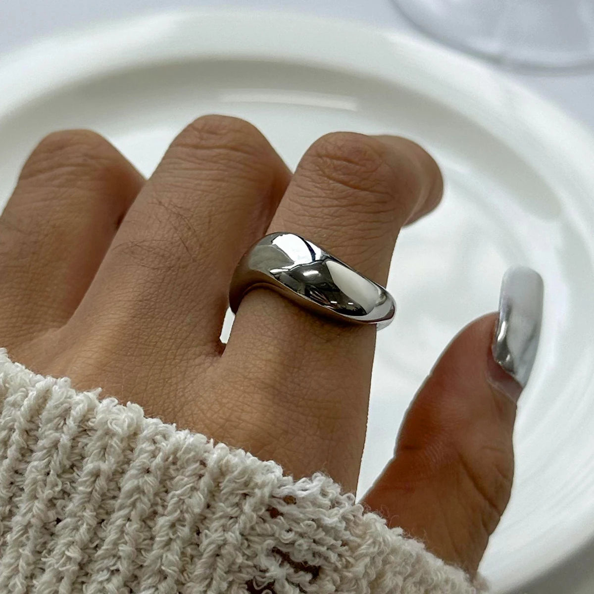KIKA Minimalist Stainless Steel 316L Smooth Asymmetric Ring Oval Hollow Stackable