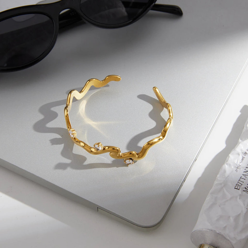 Kika Round Zircon Wave Shape Cuff Bracelet