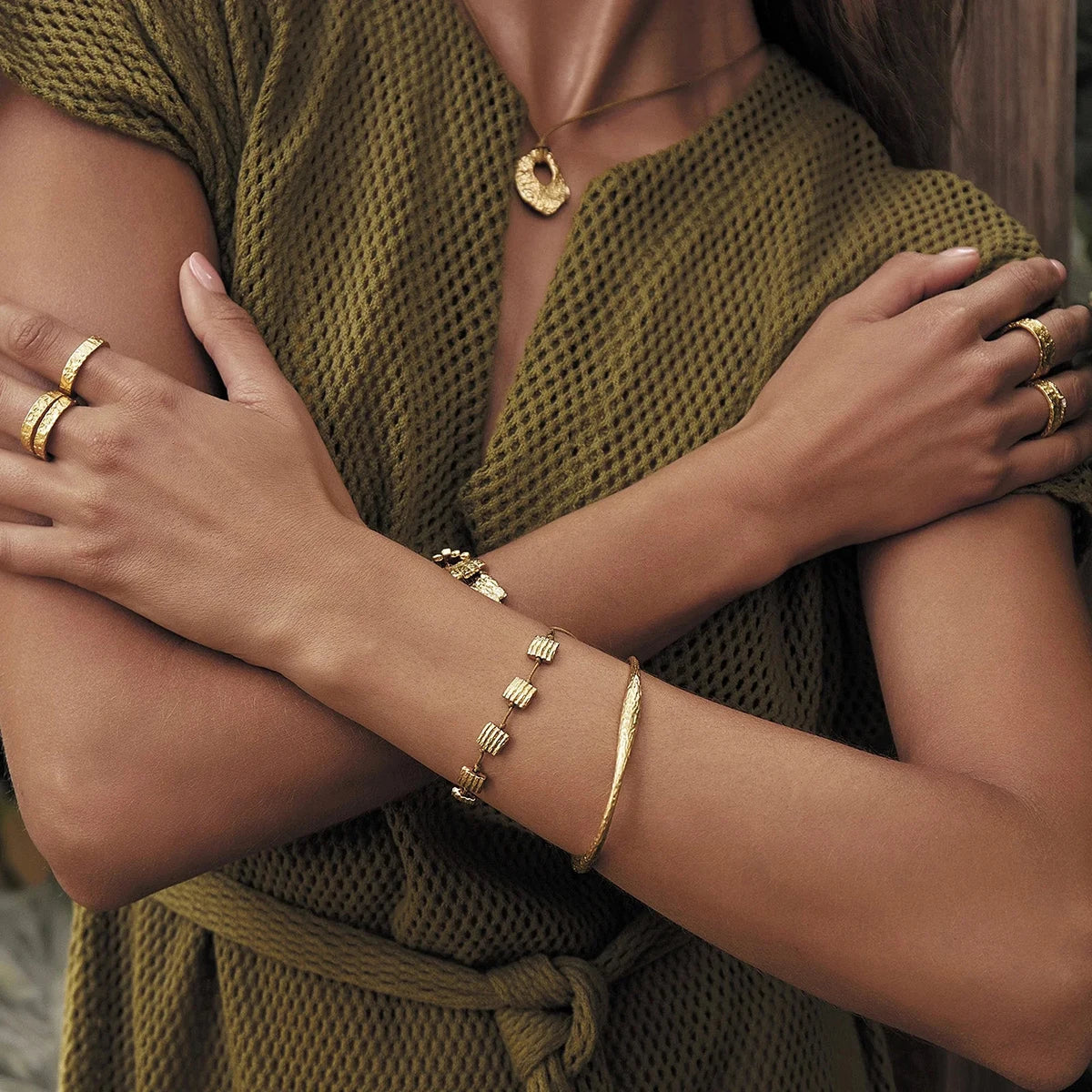 Kika Minimalist Gold Color Tarnish Free Fashion Stainless Steel Bangle Bracelet