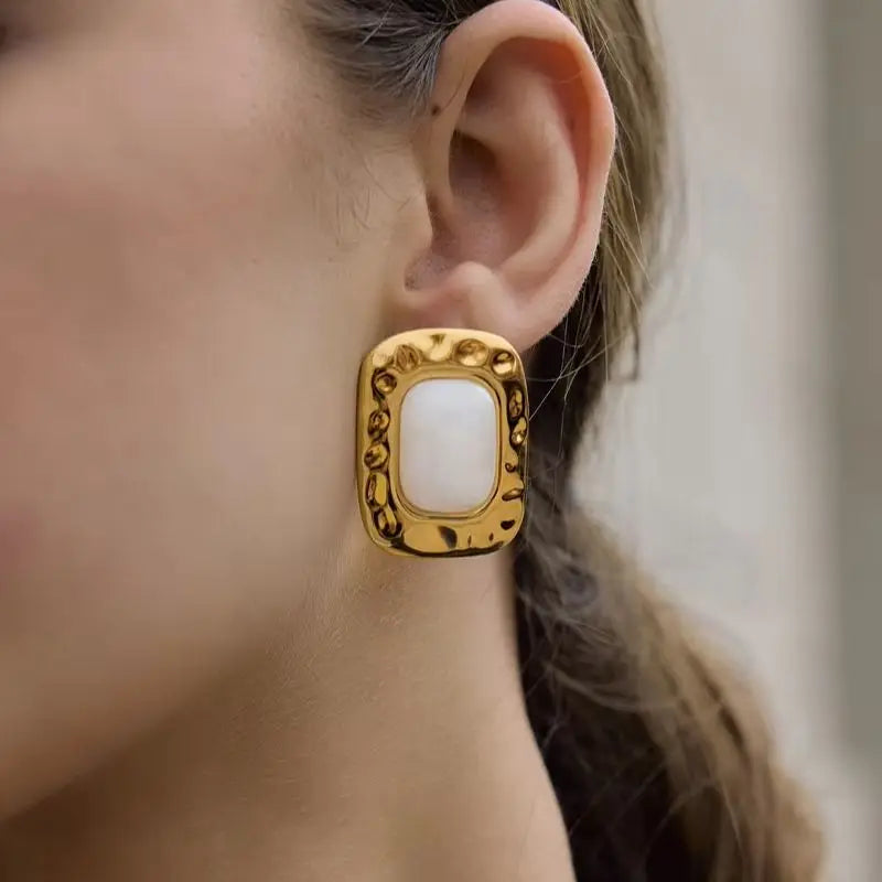 Kika Vintage White Resin Stud Earrings