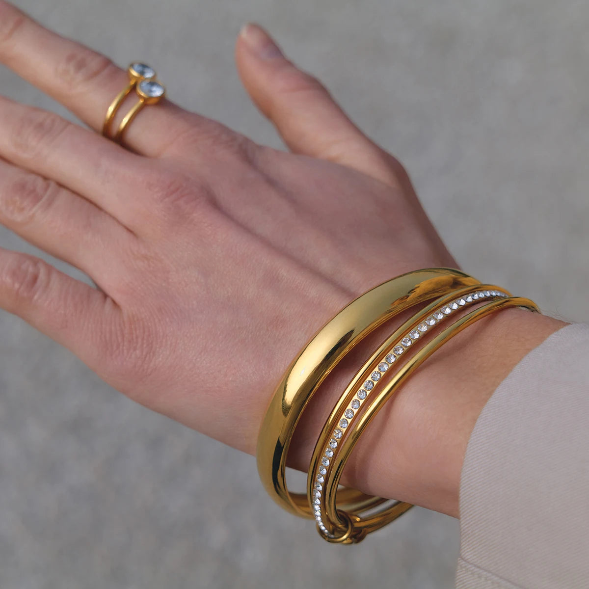 KIKA Classic Wide Glossy Round Closed Bracelet For Women 18K PVD Gold Plated Stainless Steel Braceles Lady Jewelry Gifts