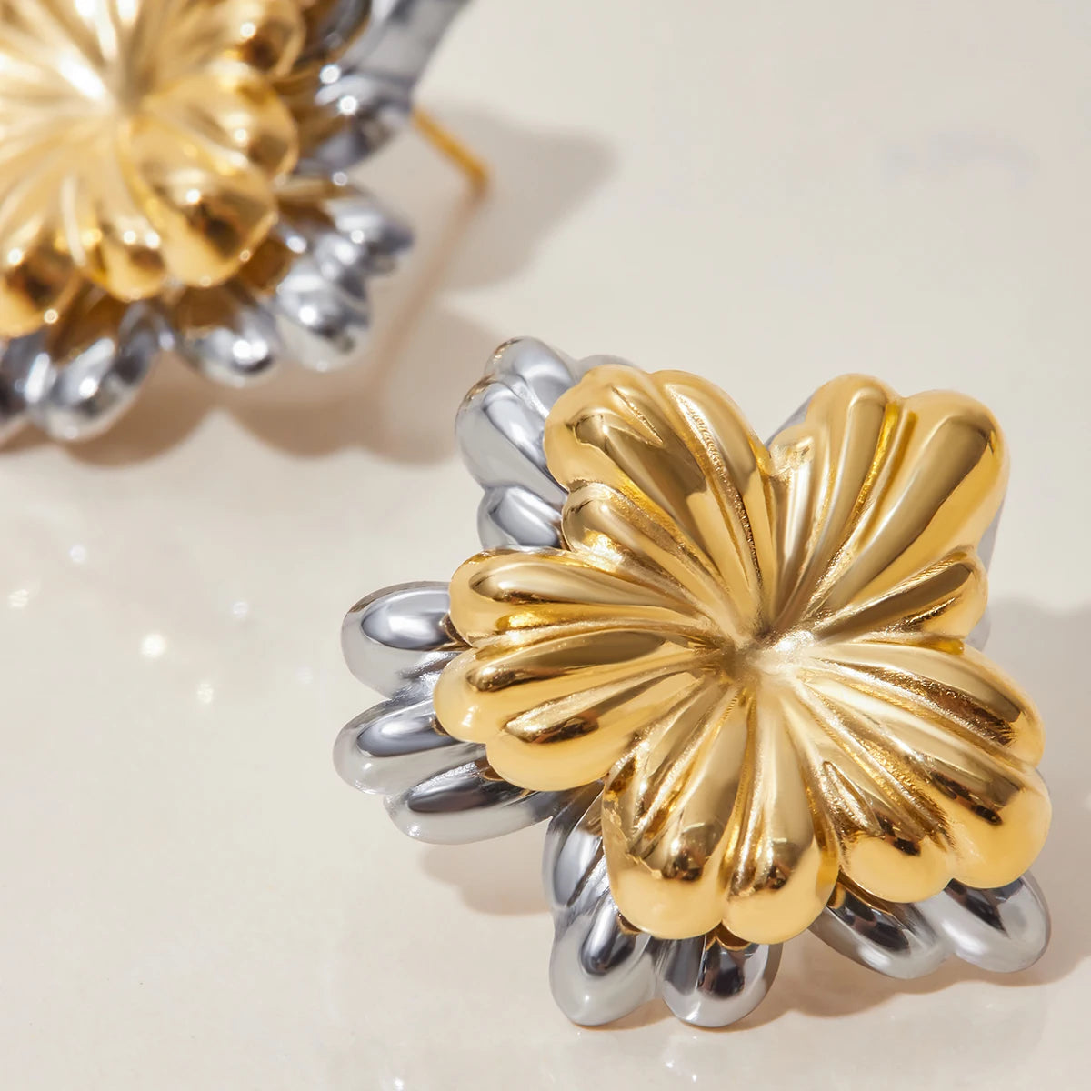 KIKA Minimalist 316L Plated Stainless Steel 316L Two tone Flower Ear Studs Irregular Earrings