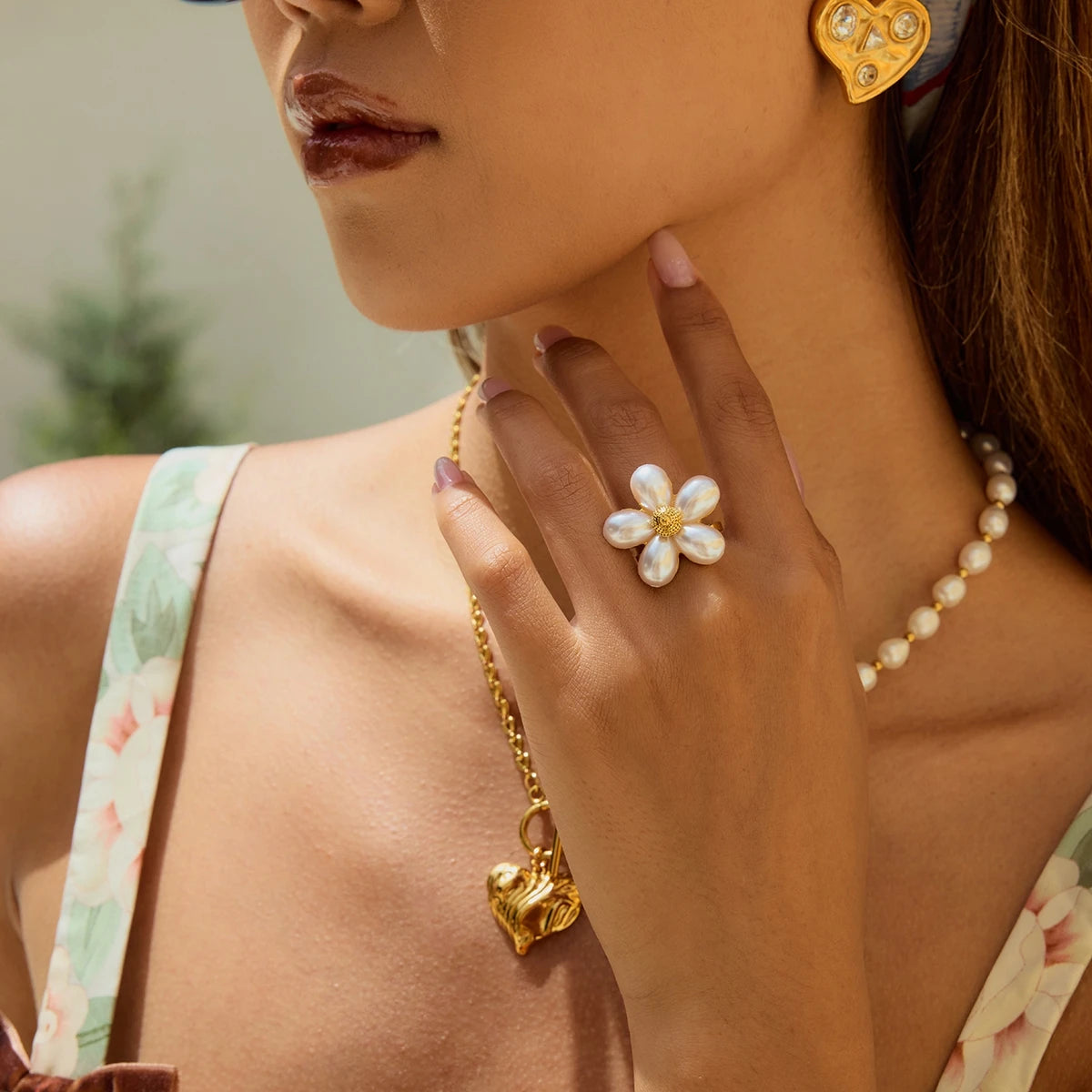 Kika Fashion 18K Gold Color Plated Stainless Steel Five Petal Flower Pearl Ring