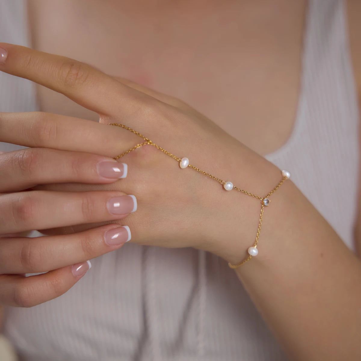 Kika Elegant Freshwater Pearl Round Zircon Finger Bracelet