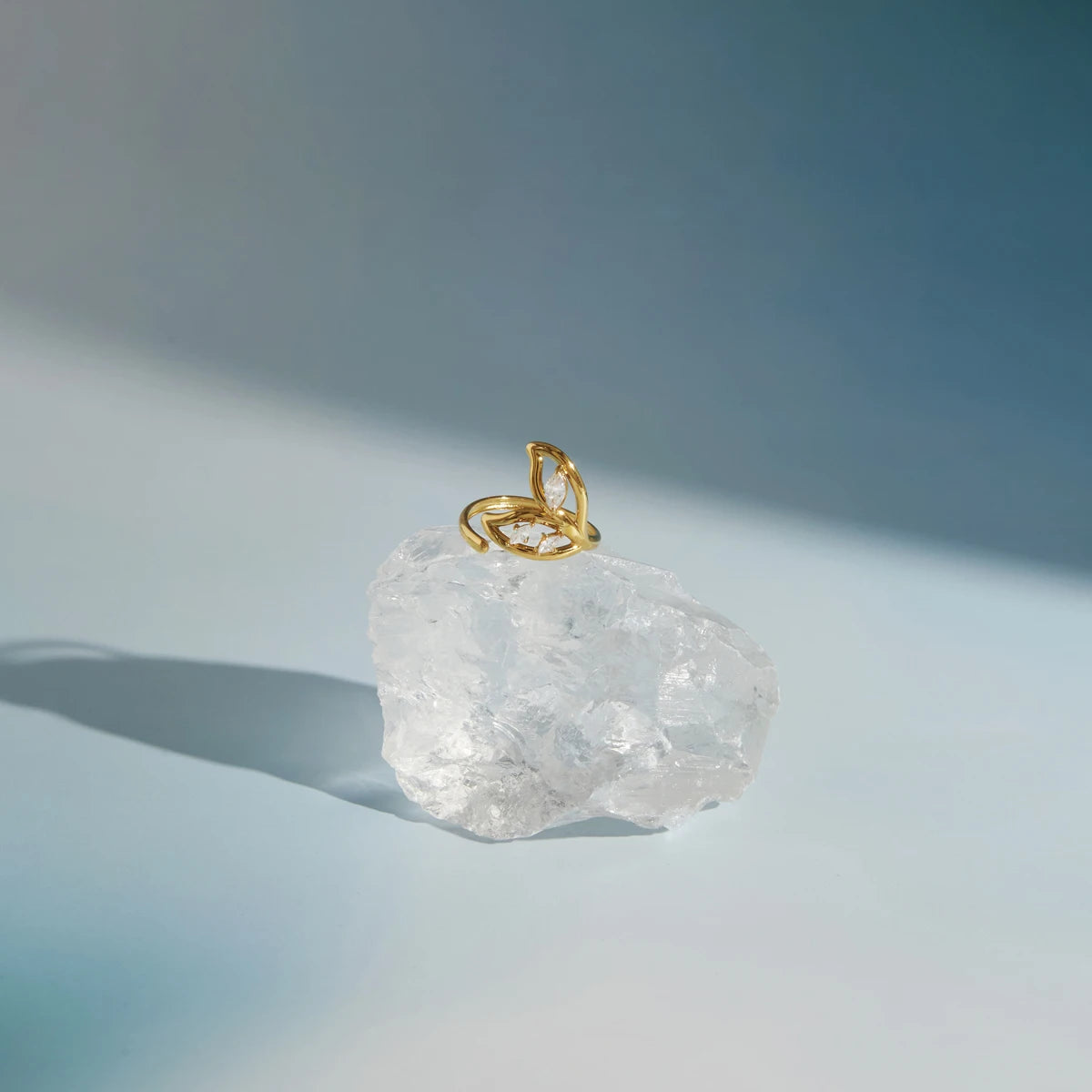 Kika Delicate Fish Tail With White Zircon Opening Ring