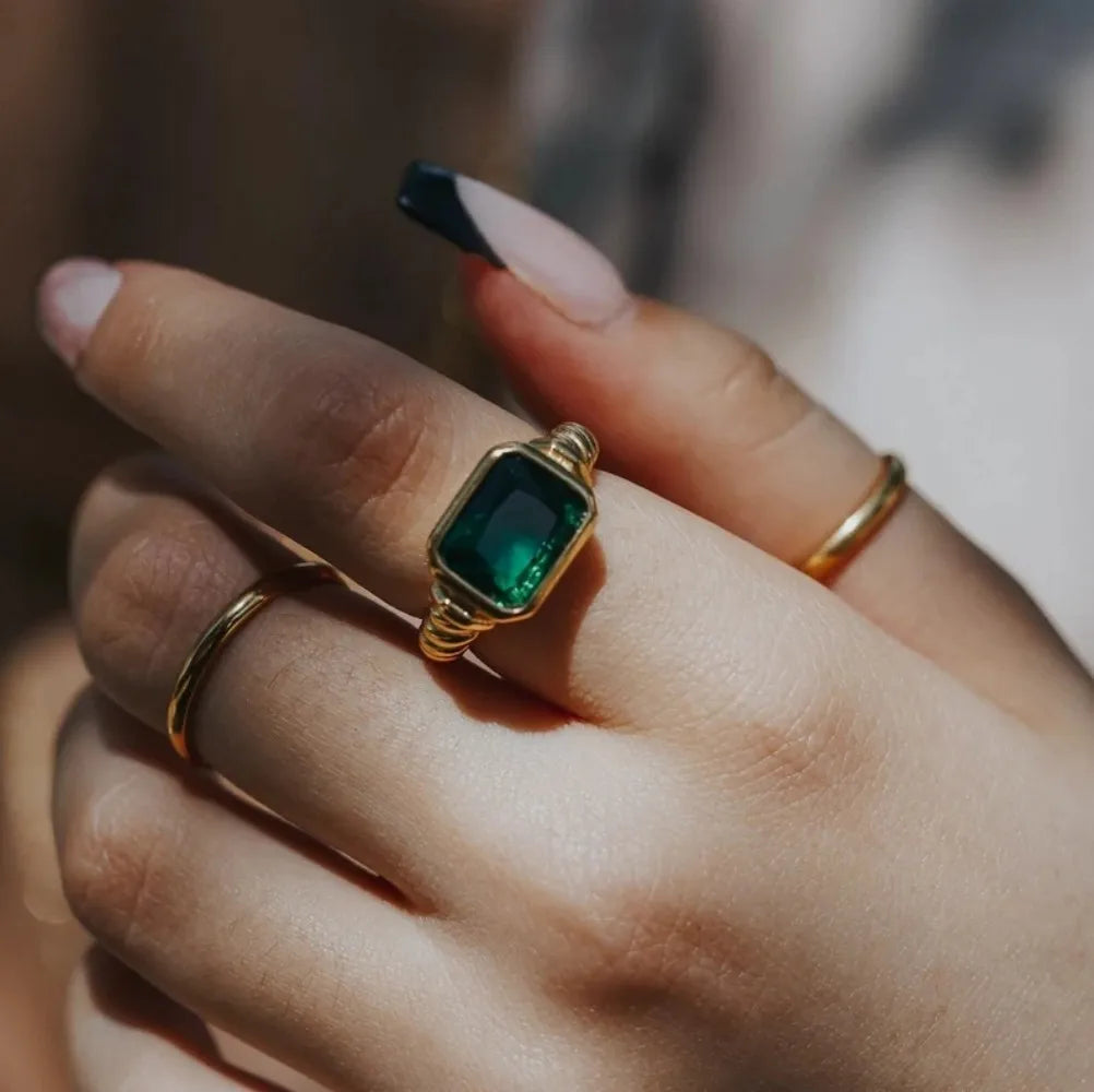 Kika Vintage Black stone 18K Gold Plated Stainless Steel Square Cz Rings For Women Moms Gift Elegant Ring WATERPROOF