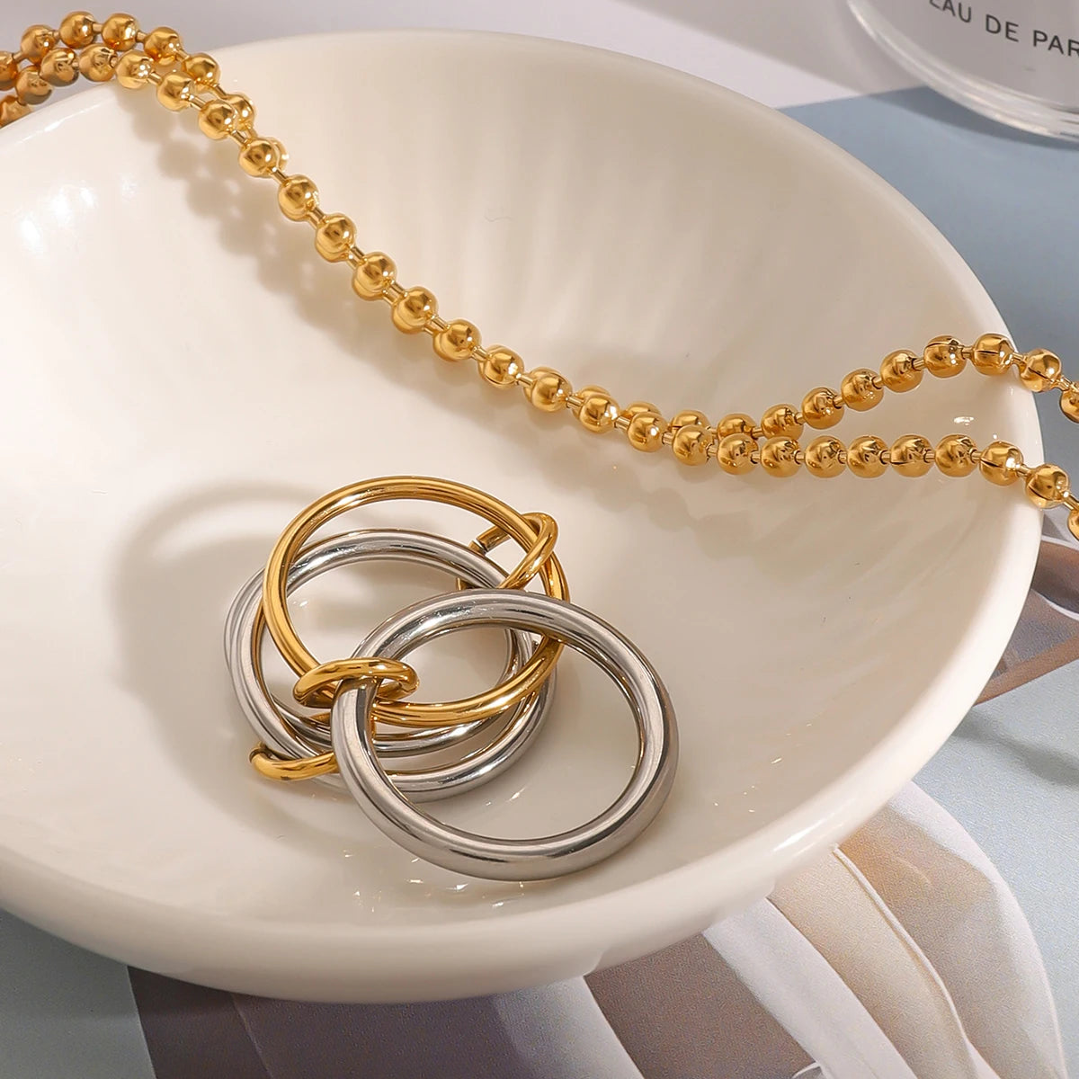 Linking rings interlocking